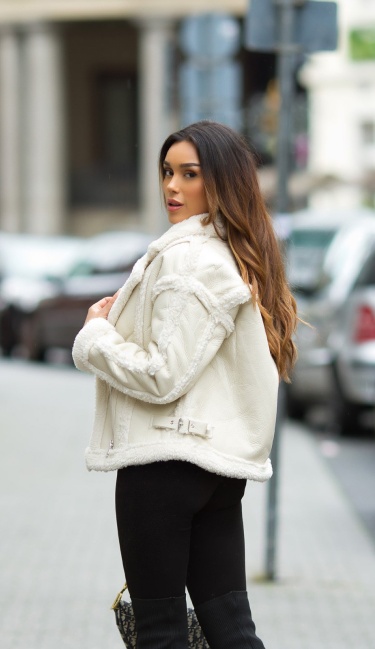 jacket in leather look with faux-fur Beige